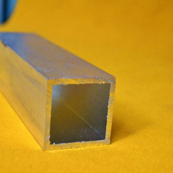 profil-40x40x3-scaled-1.jpg Profil aluminiowy kwadratowy 40x40x2mm